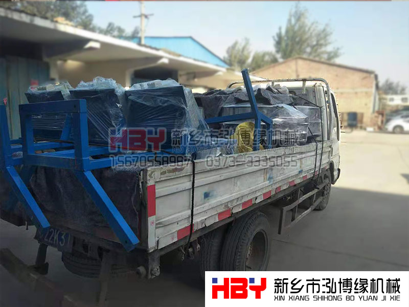 客戶在我廠定制的四臺超聲波篩粉機外加配套設施已經發(fā)貨